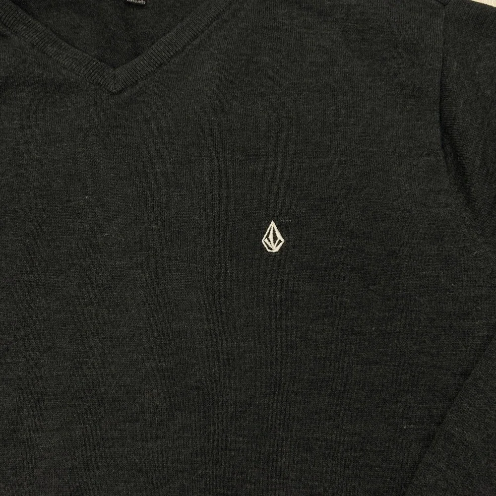 Volcom‎ Corpo Class V Neck Sweater Mens XL Dark Gray Pullover Skatewear Y2K 90s